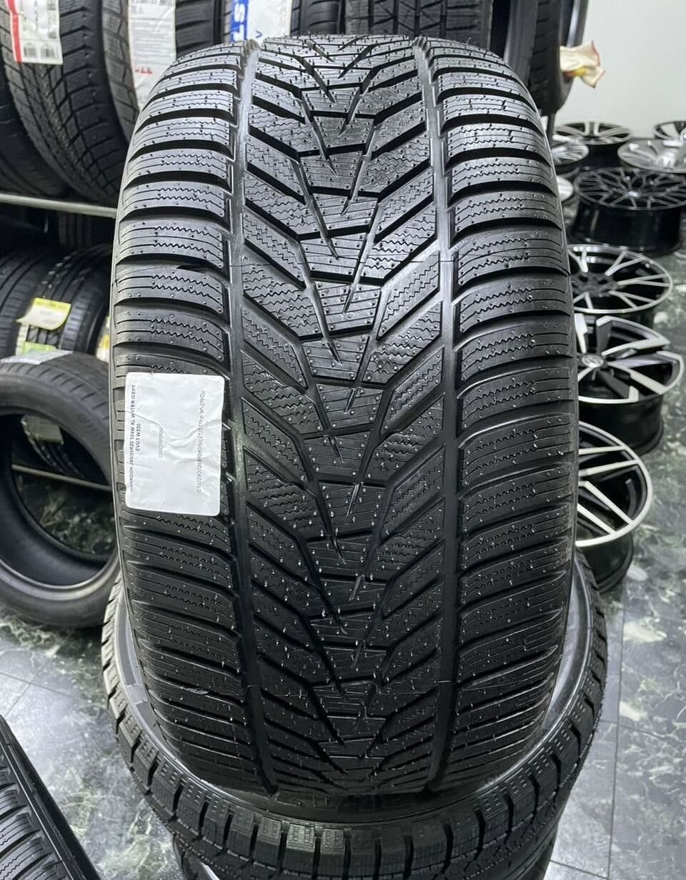 Hankook W330 i cept Evo3 285/35 R20 104W XL